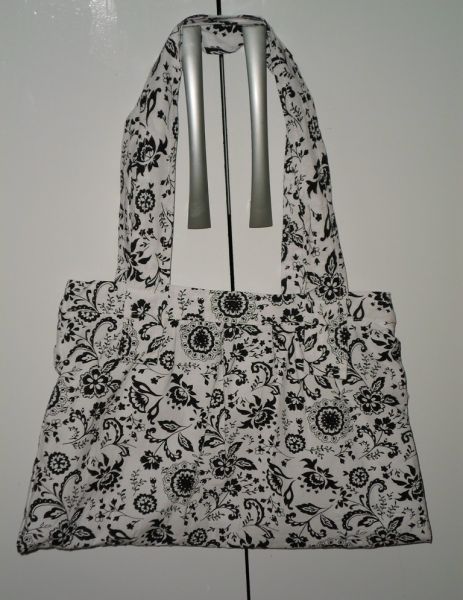 Bolsa de Ombro preta e branca